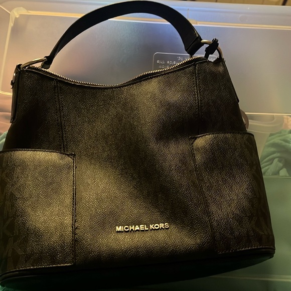 Micheal lots - Picture 1 of 2